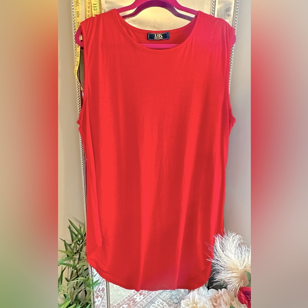 Lucky & Blessed red sleeveless tunic. Size 1x.